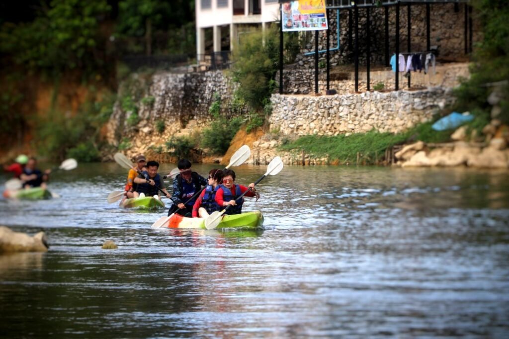 Tours & Activities kayaking web